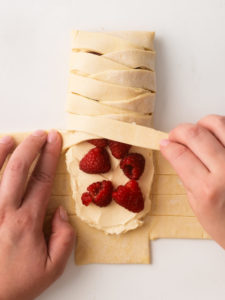 How to fold a braided puff pastry.